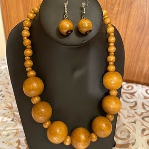 Wooded necklace